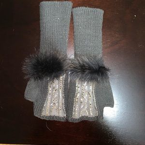 Stylish gloves! Grey with Swarovski stones!